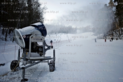 Sopot. Zima na Łysej Górze. Nz nasniezanie stoku.
27.01.2012
fot....