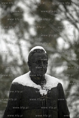 Pomnik pralata Henryka Jankowskiego w Gdansku. 11.01.2013...