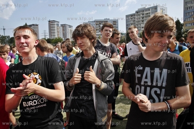 Gdansk Zaspa. Pilkarski turniej dzikich druzyn Do przerwy...