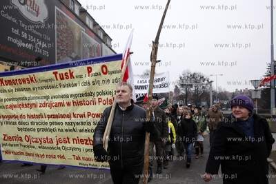 Dzien Pamieci Zolnierzy Wykletych. Nz. Przemarsz ulicami...