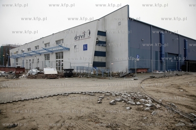 Wyburzanie hal wystawienniczych Miedzynarodowych Targow...