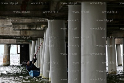 Pozimowa kosmetyka molo w Gdańsku Brzeźnie.
13.05.2015
fot....