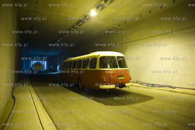 Konferencja prasowa i przejazd zabytkowym autobusem...