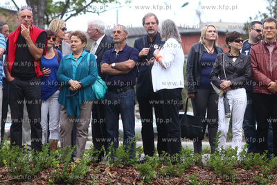 Sadzenie Debu Wolnosci w okolicy sali BHP Stoczni Gdanskiej...