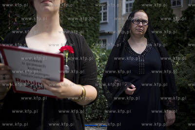 Manifestacja pt. Requiem dla Praw Kobiet.
10.09.2016
fot....