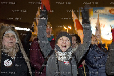 Gdańsk. Targ Drzewny. Demonstracja środowisk opozycyjnych...