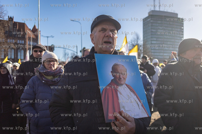 Marsz Wdzięczności za św. Jana Pawła II przeszed...