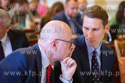 XII sesja Rady Miasta Gdańska. Nz. Kazimierz Koralewski,...