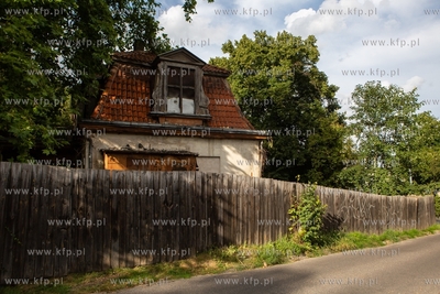 Gdańsk, Wrzeszcz, ul Traugutta 94-96. Niszczejący...