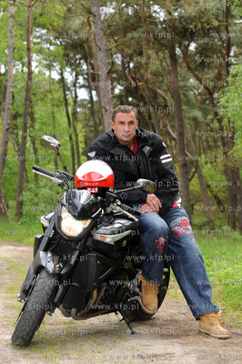 Przemyslaw Saleta na swoim motorze Suzuki B-King
24.05.2009
fot....