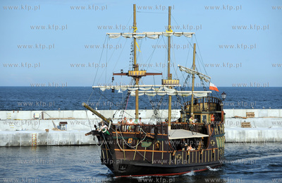 Gdynia, Molo Poludniowe. Galeon Regina 29.07.2009fot....