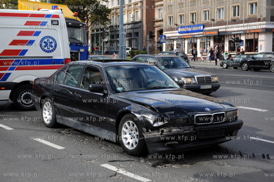 Gdansk. Wypadek dwoch aut na skrzyzowaniu ulic Grunwaldzkiej...