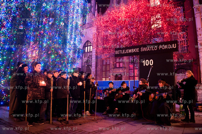 Gdansk. Dlugi Targ. Betlejemskie Swiatlo Pokoju 2011....