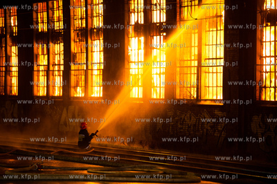Gdansk. Pozar znajdujacej sie na terenie Stoczni Gdanskiej...