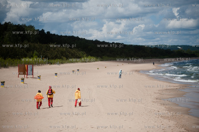 Gdansk. Plaza w Brzeznie. Silny wiatr i niskie temperatury...