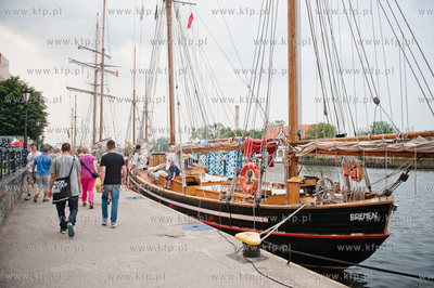 Gdansk. Zacumowane do nabrzeza Motlawy jachty uczestniczace...