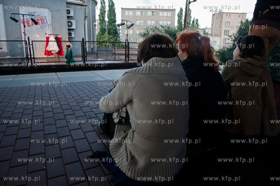 Gdynia. Dworzec Glowny PKP. Przedstawienie pt. ...i...