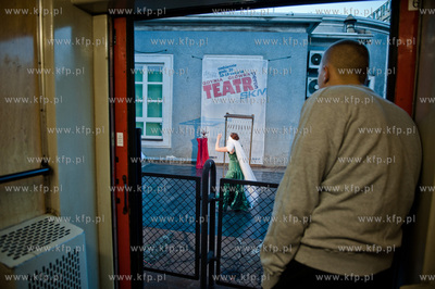 Gdynia. Dworzec Glowny PKP. Przedstawienie pt. ...i...