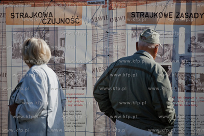 Gdynia. Skwer Kosciuszki. Wystawa plenerowa z okazji...