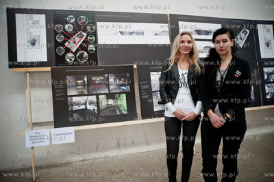 Gdynia. Magazyn Tranzytowy Dworca Morskiego. Ogloszenie...