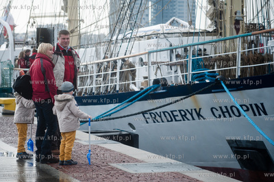 Gdynia. Nabrzeze Pomorskie. Zaglowiec Fryderyk Chopin...