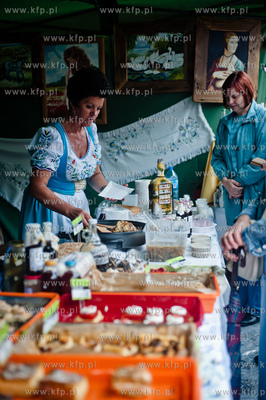 Gdansk. Plac przed siedziba Polskiego Zwiazku Wedkarskiego...