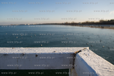 Gdansk. Mrozne, sloneczne, sobotnie popoludnie na plazy...