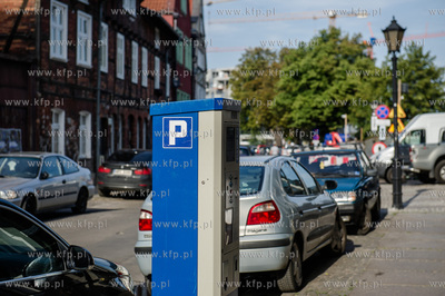 Gdansk. Ul Grodzka. Wprowadzona strefa platnego parkowania.
03.08.2015
fot....