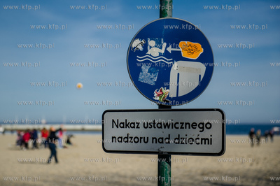 Gdynia. Plaza Miejska. Pierwszy prawdziwie wiosenny,...