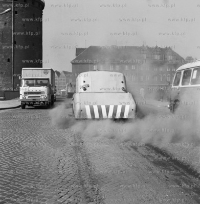 Odkurzanie ulicy Stagiewnej w Gdansku.
26.04.1971
z0000247_kwiecien1971
Fot....