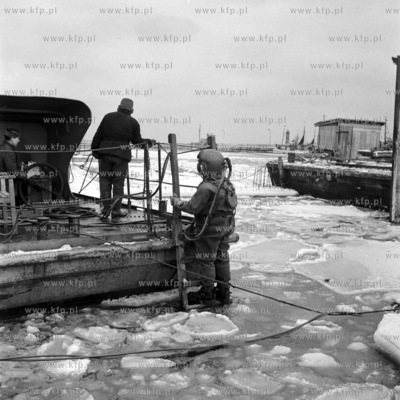 Akcja udrożnienia kanału portowego w Gdańsku.
1963
0006689z
Fot....