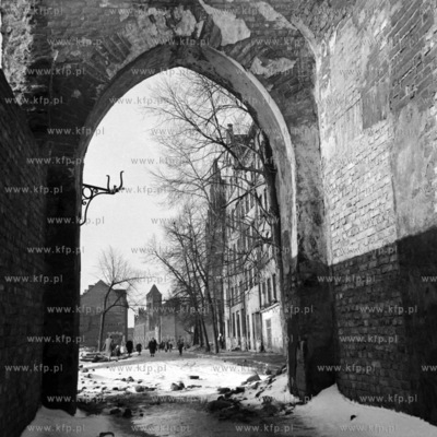Widok spod Bramy Świętojańskiej w Gdańsku. (lata60).
1963
0003957z...