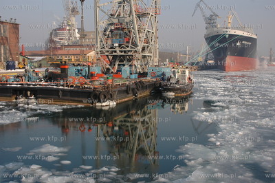 Chrzest statku w Stoczni Gdynia SA. Kontenerowiec Charlotte...