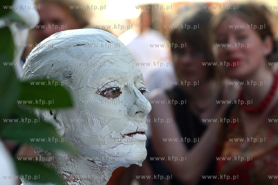 X Miedzynarodowy Festiwal Teatrow Plenerowych i Ulicznych...