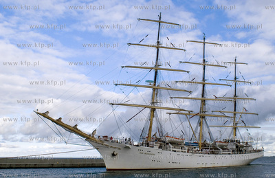 Dar Mlodziezy wraca do Gdyni po rejsie na Morzu Polnocnym...