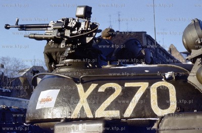 Stan Wojenny w Polce. Nz czolgi pod stocznia gdanska...