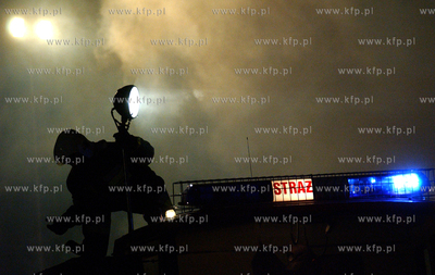 Dwa autobusy oraz hala warsztatowa nalezace do firmy...