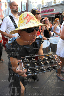 Gdansk. Parada karnawalowa grup kuglarskich z Trojmiasta...