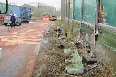 Gdynia. Z niewyjasnionych przyczyn samochod ciezarowy...