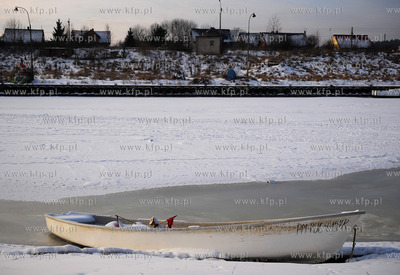 Wyspa Sobieszewska. Swibno. Skuty lodem port na rzece...