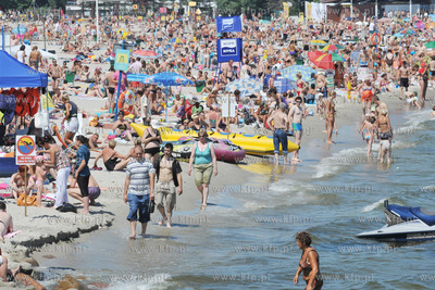 Tlumy turystow i plazowiczow na plazy w Gdyni Srodmiesciu
11.07.2010
Fot....
