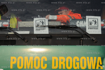 Kierowcy z Gdyni i okolic protestowali wspolnie przeciwko...