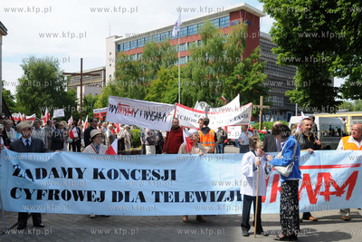 Po mszy w intencji ojczyzny z kosciola OO Redemptorystow...