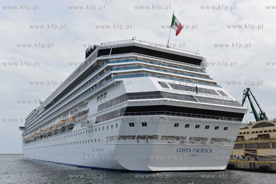 Do gdynskiego portu zwinal wycieczkowiec Costa Pacifica,...