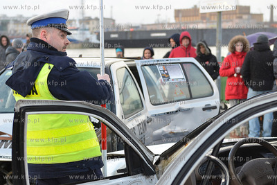Gdynia. Molo Poludniowe. Pokaz ratownictwa medycznego...