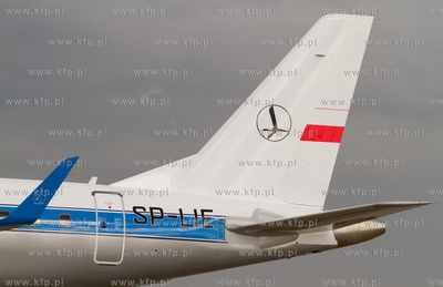 Na gdanskim lotnisku wyladowal  Embraer 175 Polskich...