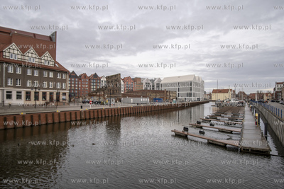 Gdańsk. Widok z Mostu Siennickiego na Marinę Gdańsk...