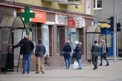 Gdynia. Srodki ostroznosci w zwiazku z pandemia koronawirusa...