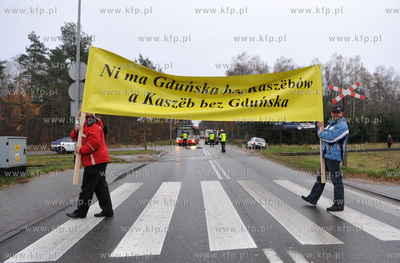 Gdansk Rebiechowo. Protest mieszkancow Banina i gminy...