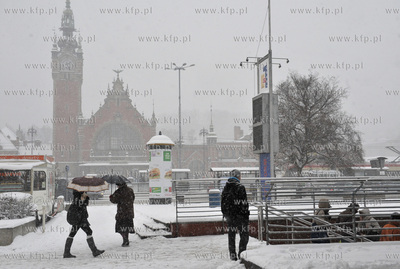 Gdansk zima.  Widok na Dworzec Glowny PKP od strony...